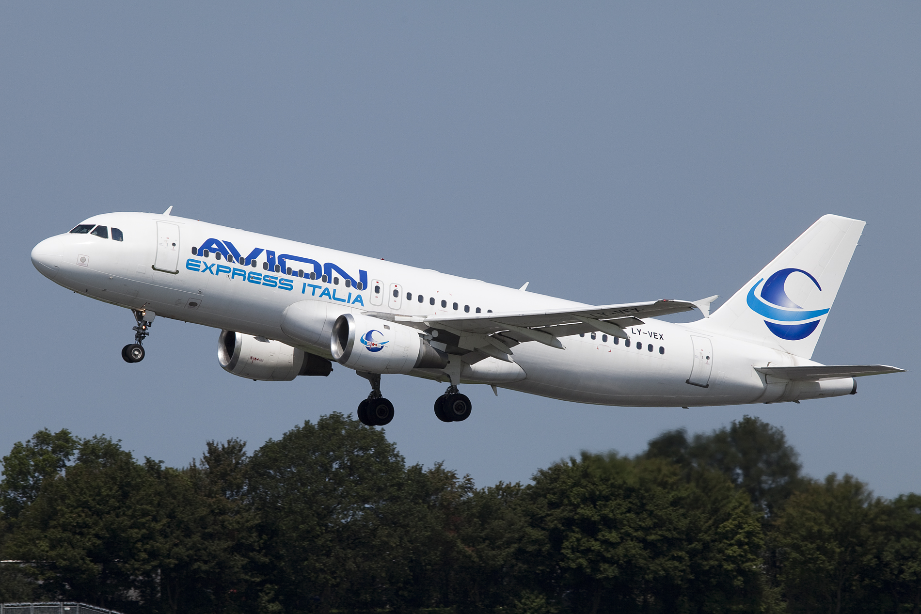File:LY-VEX A320 Avion Express Italia (5941024386).jpg - Wikimedia Commons