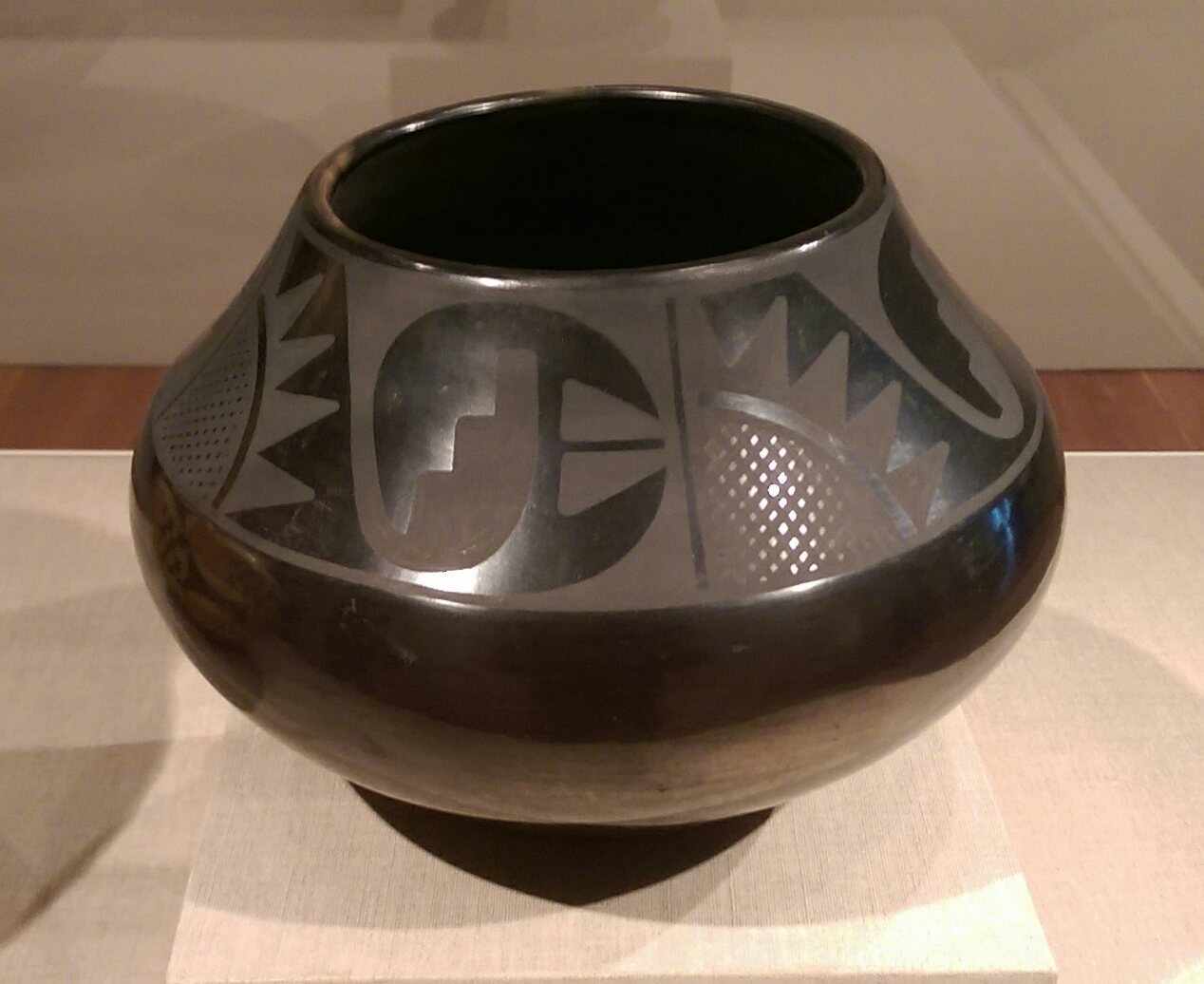Ceramic polychrome jar with hand-painted geometric design / Maria Martinez  - Gilcrease Museum