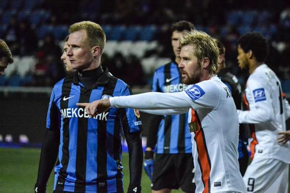 Berger (left) in action for [[FC Chornomorets Odesa|Chornomorets]]