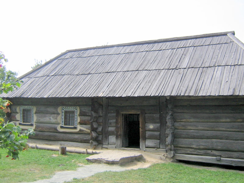 File:Museum of Folk Architecture and Ethnography in Pyrohiv - old wooden house - 2392-1.jpg