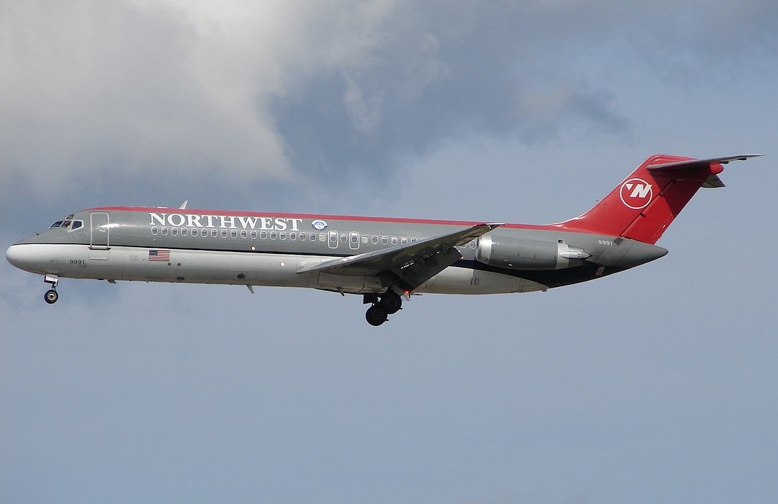 Northwest DC-9 (552721027).jpg