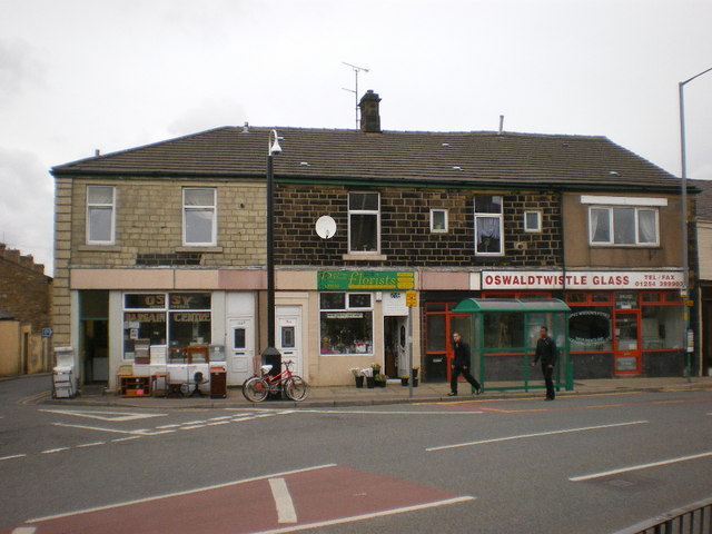 File:Nos 160 to 166 Union Road - geograph.org.uk - 1226871.jpg