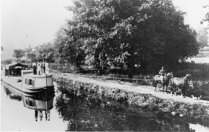 The Ohio and Erie Canal in 1902 Ohio Canal.jpg