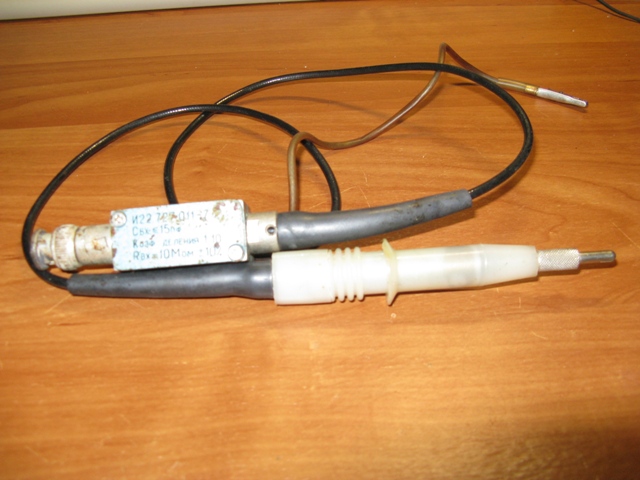 File:Old Soviet oscilloscope probe.JPG