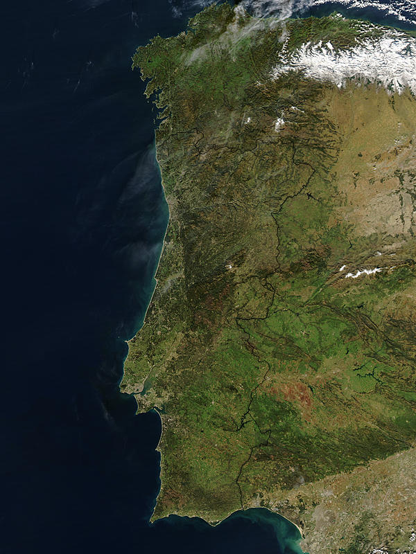 Imagen de satélite del territorio continental de Portugal y parte del norte y oeste de España