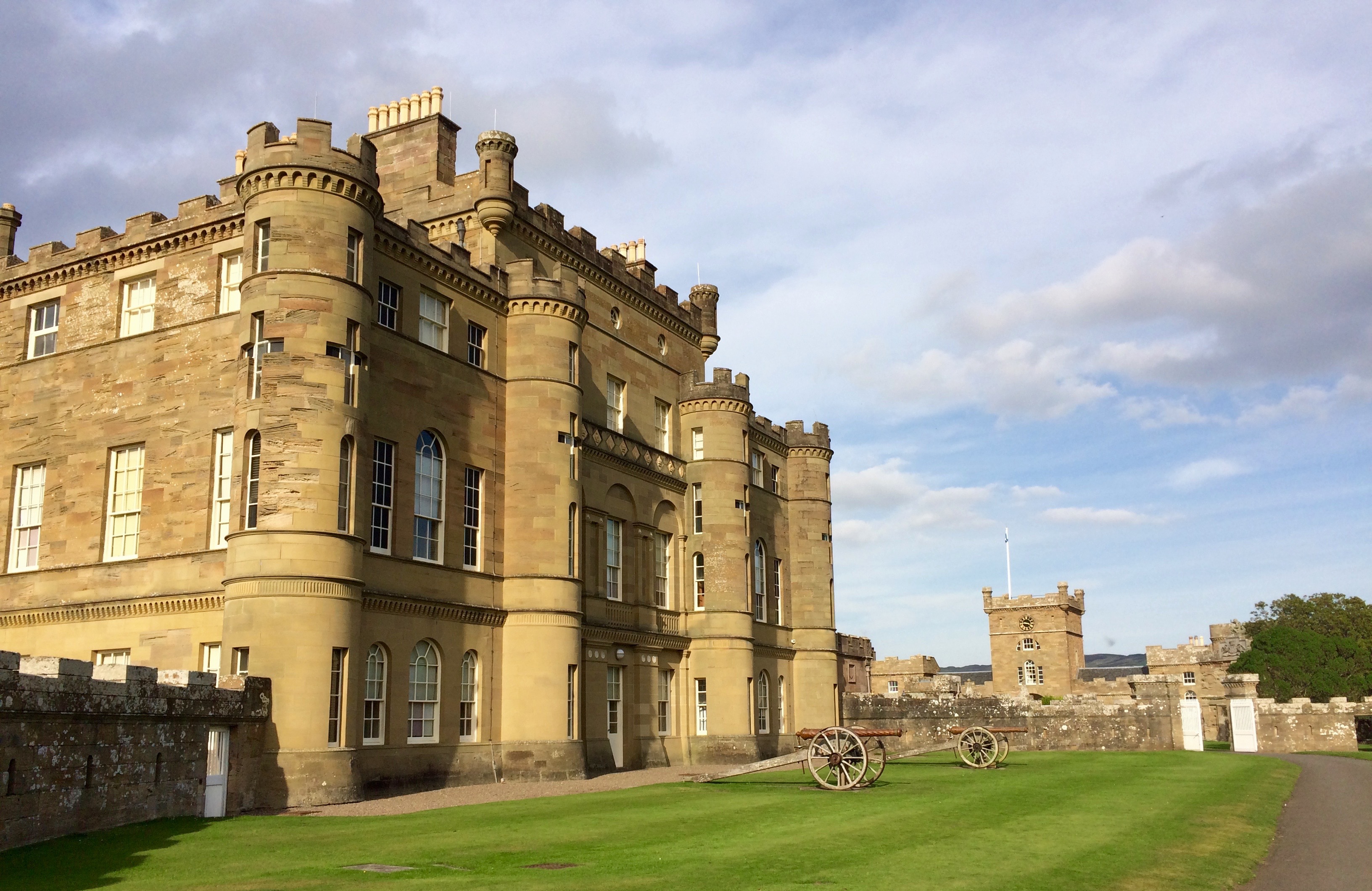 Замок рей. Замок Куллин Шотландия. Замок Калейн (Culzean Castle). Замок Калейн (Калзин), Каррик, Шотландия. Замок Калейн Шотландия внутри.