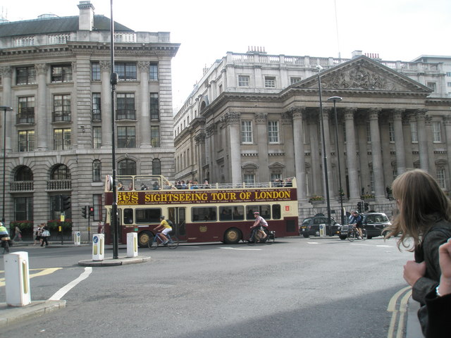 File:Sightseeing bus passing the Mansion House - geograph.org.uk - 924012.jpg