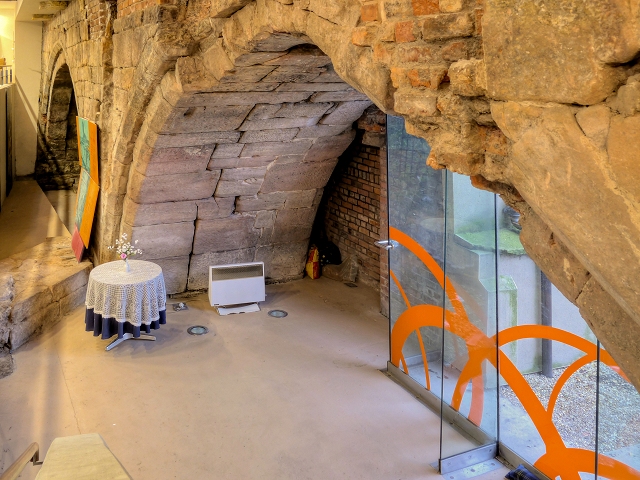 File:The Hanging Bridge appearing in Manchester Cathedral's Visitor Centre - geograph-3870654.jpg