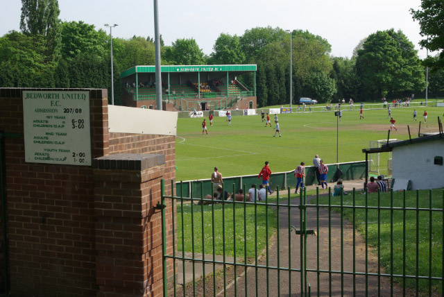 File:The Oval, Bedworth - geograph.org.uk - 799083.jpg