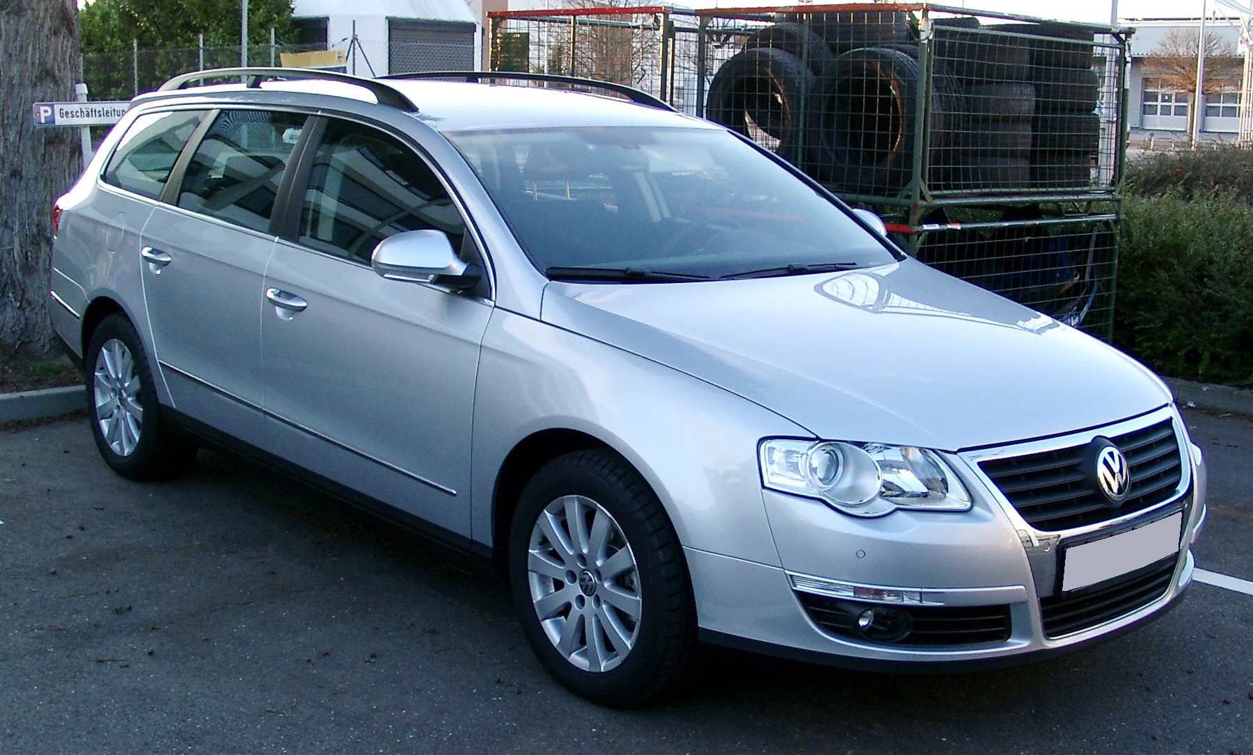 File:VW Passat B6 Variant front 20080809.jpg - Wikimedia Commons