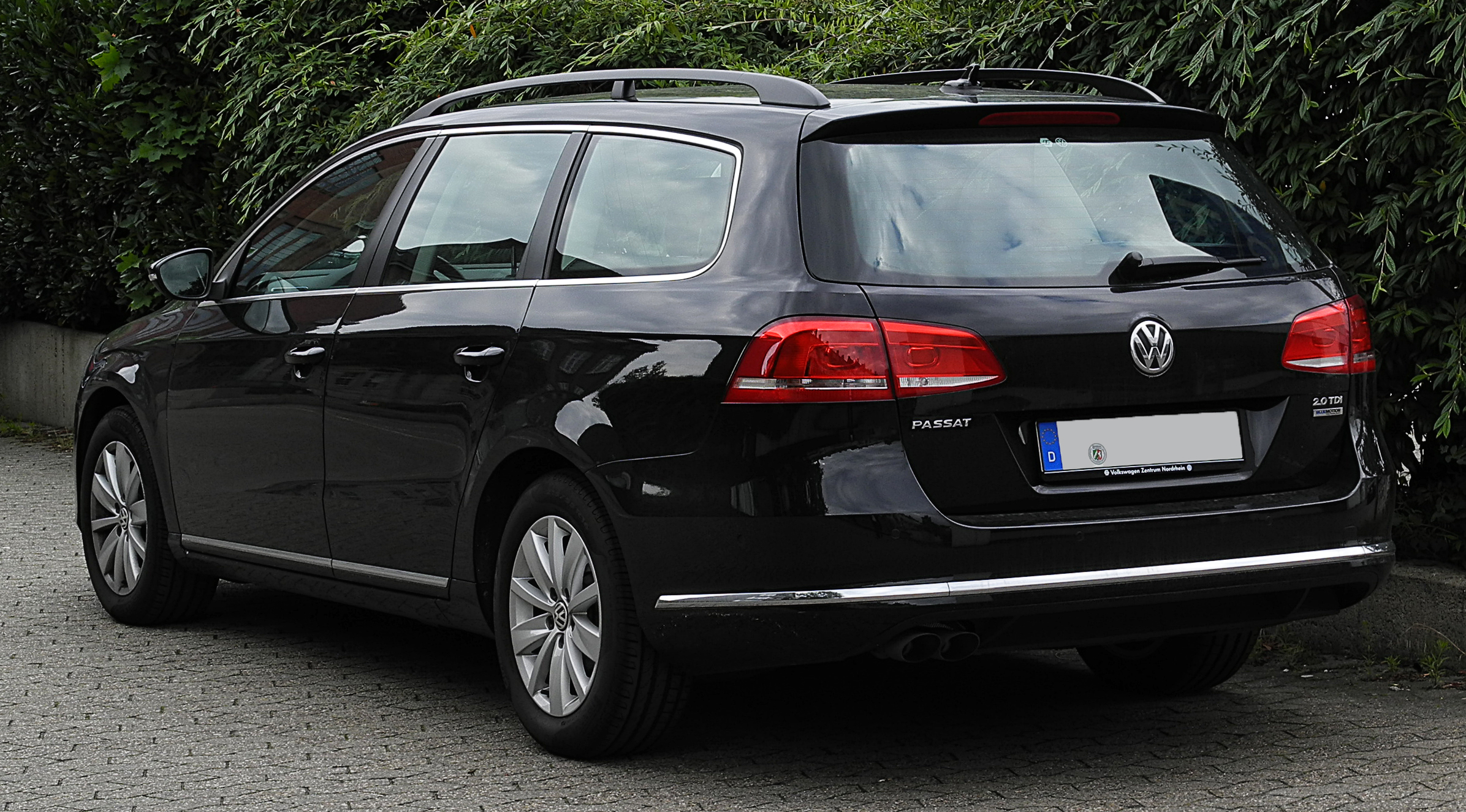 Fichier:VW Passat 2.0 TDI BlueMotion Technology Comfortline (B7) –  Heckansicht, 1. Mai 2011, Ratingen.jpg — Wikipédia