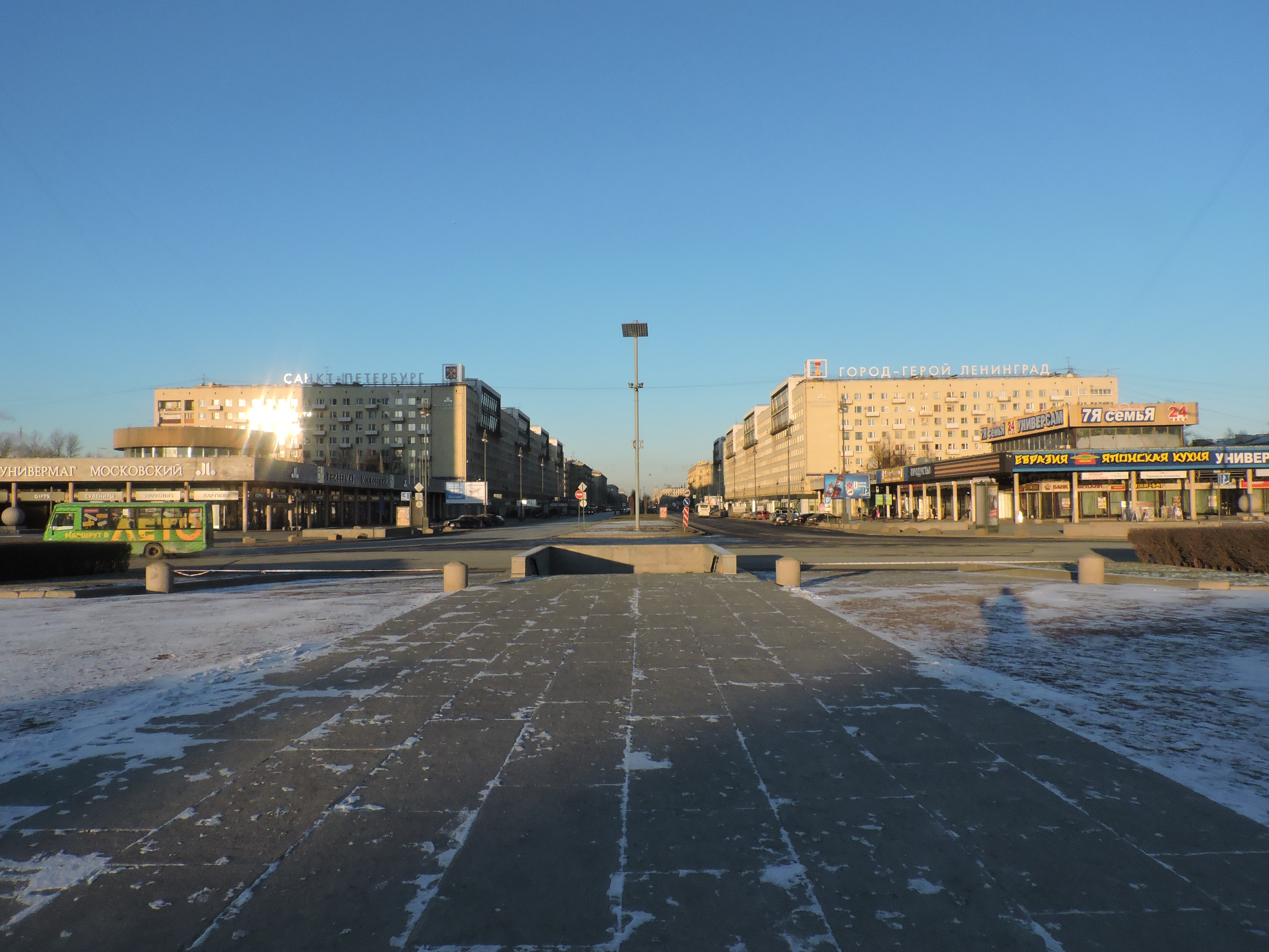 Конец московской. Санкт-Петербург площадь Победы д 2. Площадь Победы 5. Длинная Московского проспекта. Харьков площадь Победы.