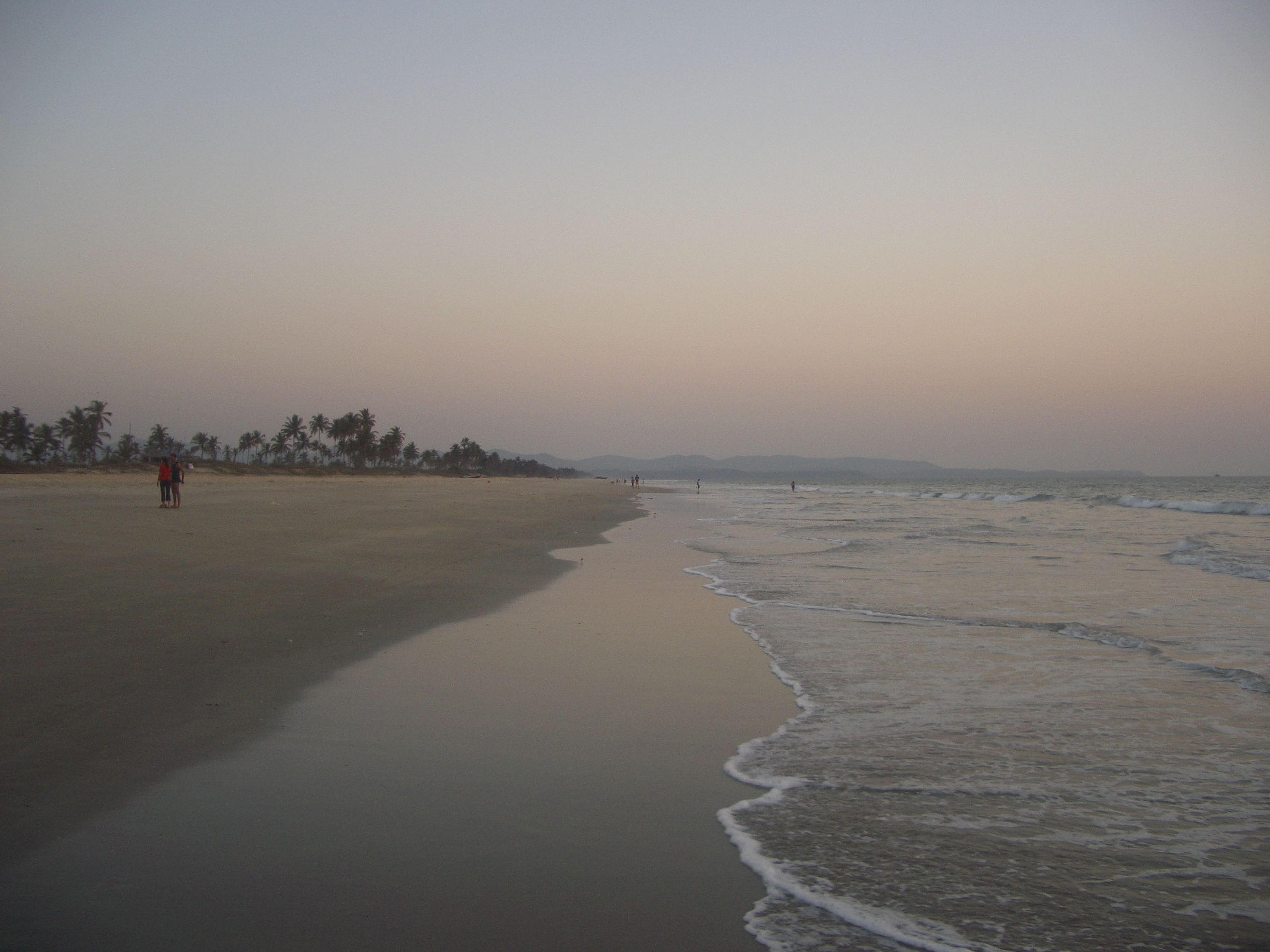 Гоа погода вода. Пляж Залор Гоа. Пляж Кармона Гоа. Кармона Бич Гоа Южное. Океан 1986 фотографии Индия.
