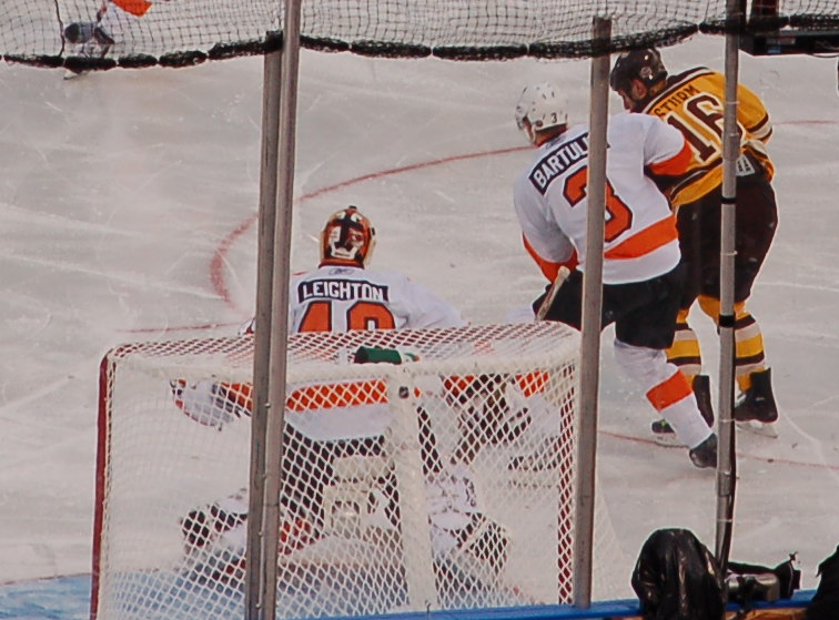 File:2010 NHL Winter Classic (4242701264) (cropped1).jpg