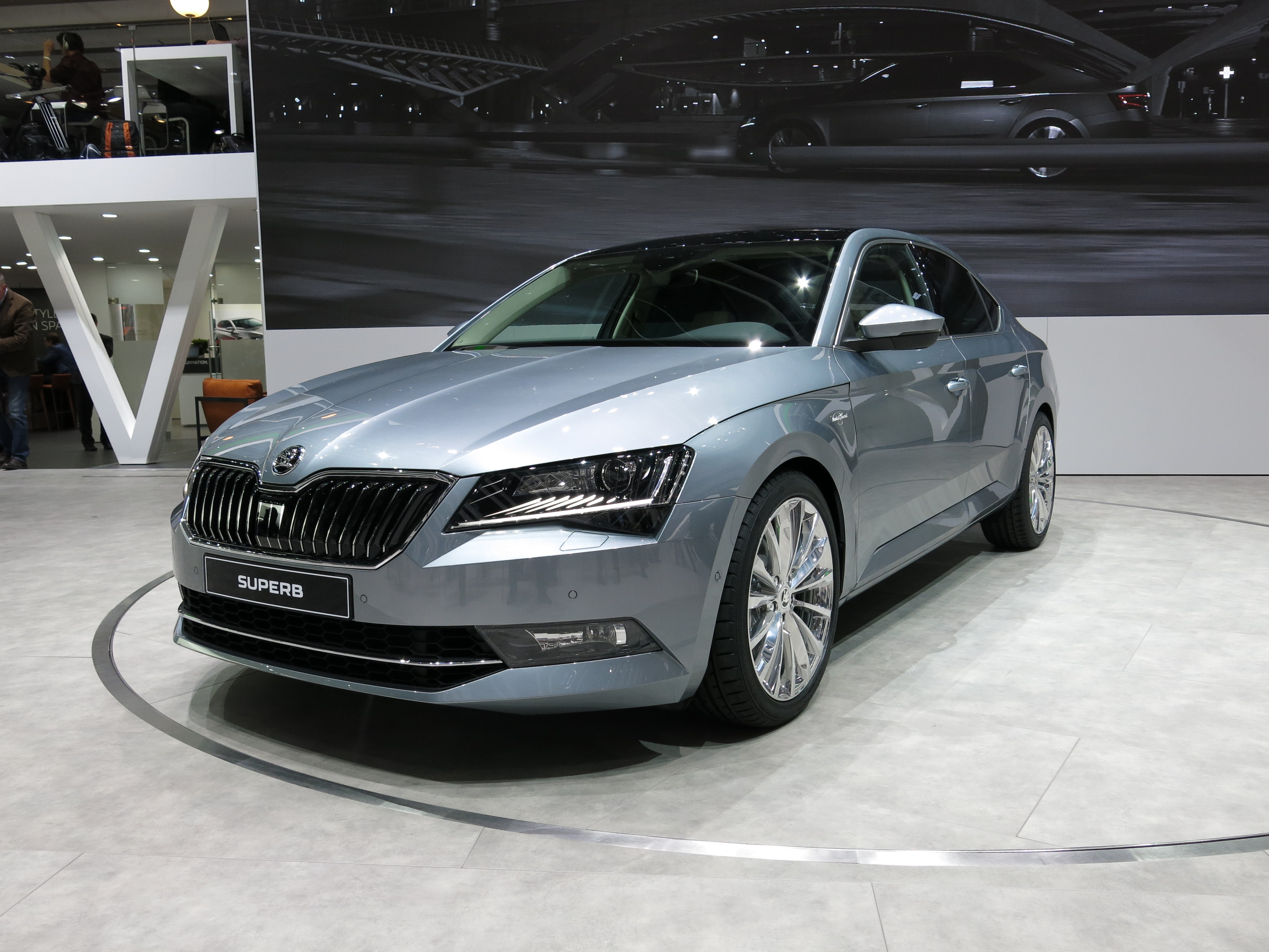 Risultati immagini per Skoda Superb