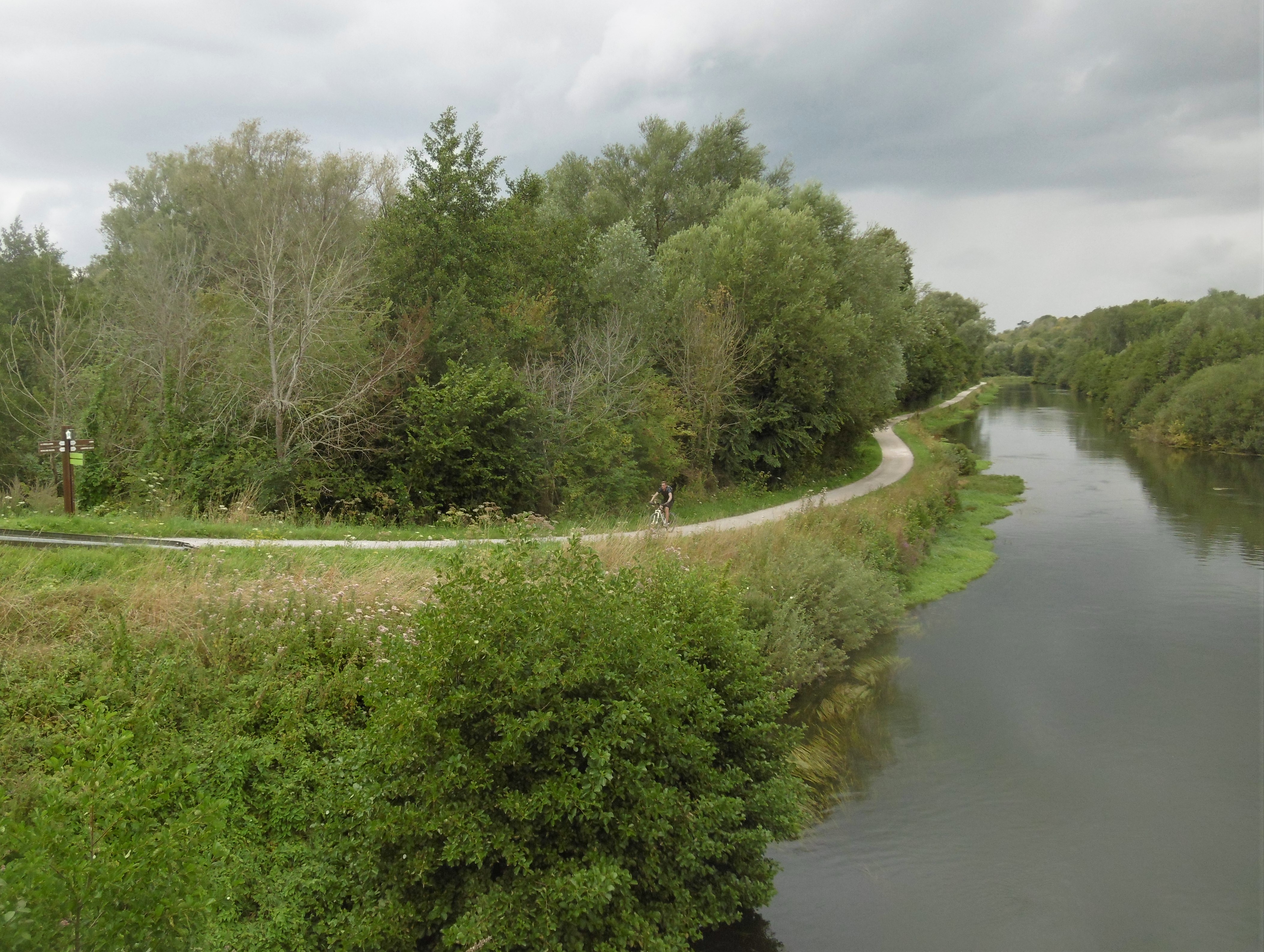 File:26 Condé-Folie-L'Etoile Véloroute sur rive gauche.jpg - Wikimedia  Commons