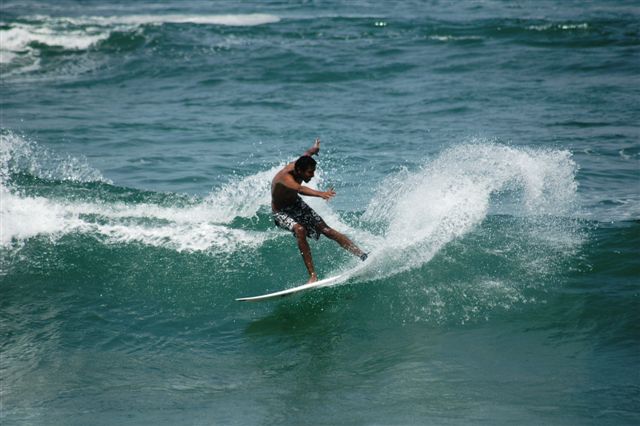 File:2m05 Salam Gaye le plus long surfeur d Afrique au Sénégal ph F Roux.jpg