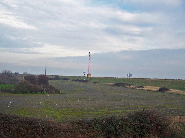 File:Abandoned car park - geograph.org.uk - 953010.jpg