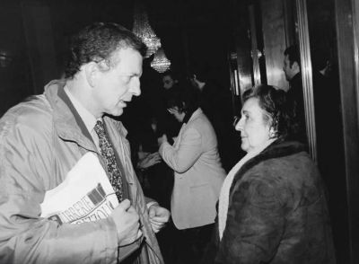 Alda Merini junto al escritor [[Aldo Busi