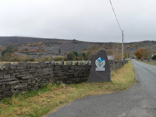 File:Approaching Nantlle from Talysarn - geograph.org.uk - 1047177.jpg