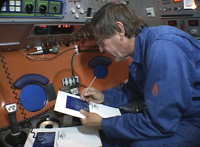 File:Bansemer painting inside Mir 1 submersible on bow of Titanic.jpg