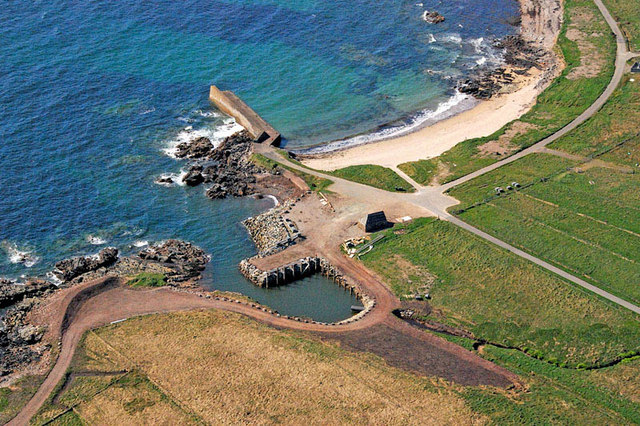 File:Bayble Pier - geograph.org.uk - 1236050.jpg