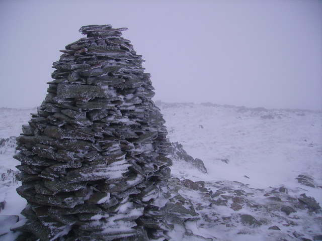 File:Cairn, Artlecrag Pike - geograph.org.uk - 677423.jpg