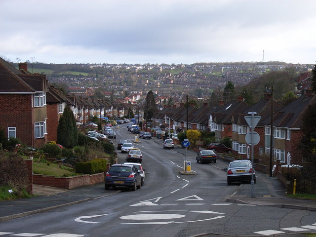 File:Chairborough Road, High Wycombe - geograph.org.uk - 147238.jpg