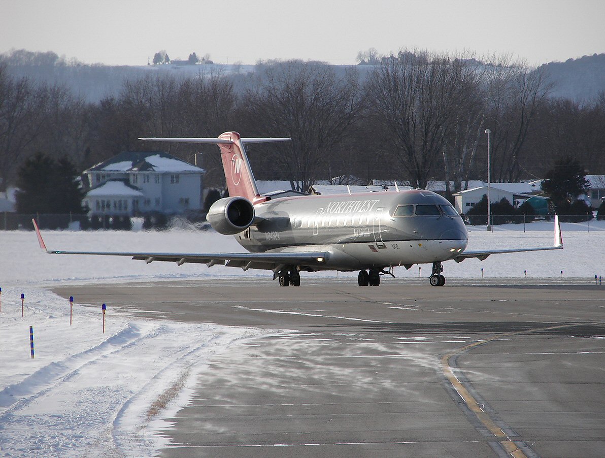 Cold departure CRJ (380025310).jpg