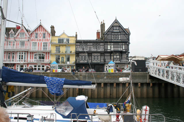 File:Dartmouth waterfront - geograph.org.uk - 913318.jpg