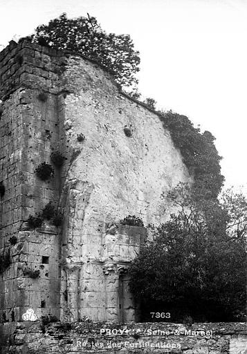 File:Eglise Saint-Thibaut (ancienne) - Ruines - Provins - Médiathèque de l'architecture et du patrimoine - APMH00007363.jpg