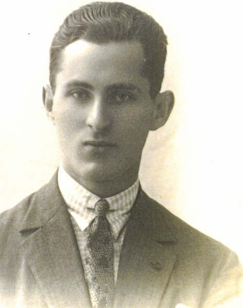 File:Emanuel Lapin upon graduation from the Schwabe Gymnasium in Kovno, Lithuania.jpg