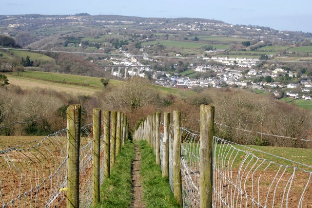 File:Fenced-off Footpath - geograph.org.uk - 1206297.jpg