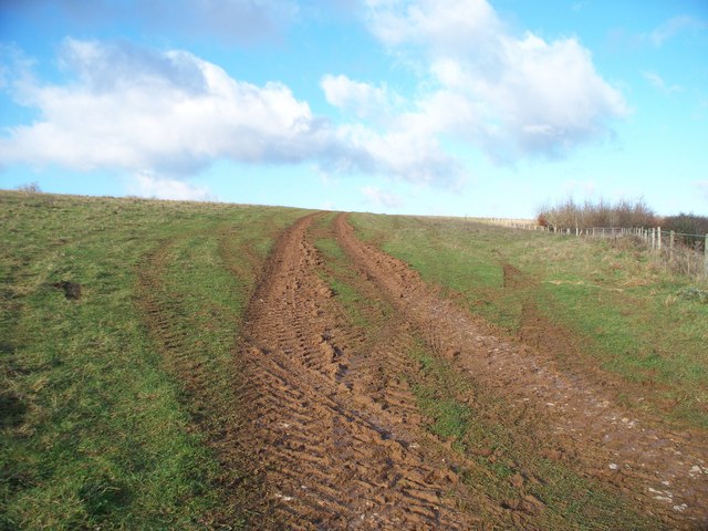 File:Footpath over the crest - geograph.org.uk - 1630333.jpg