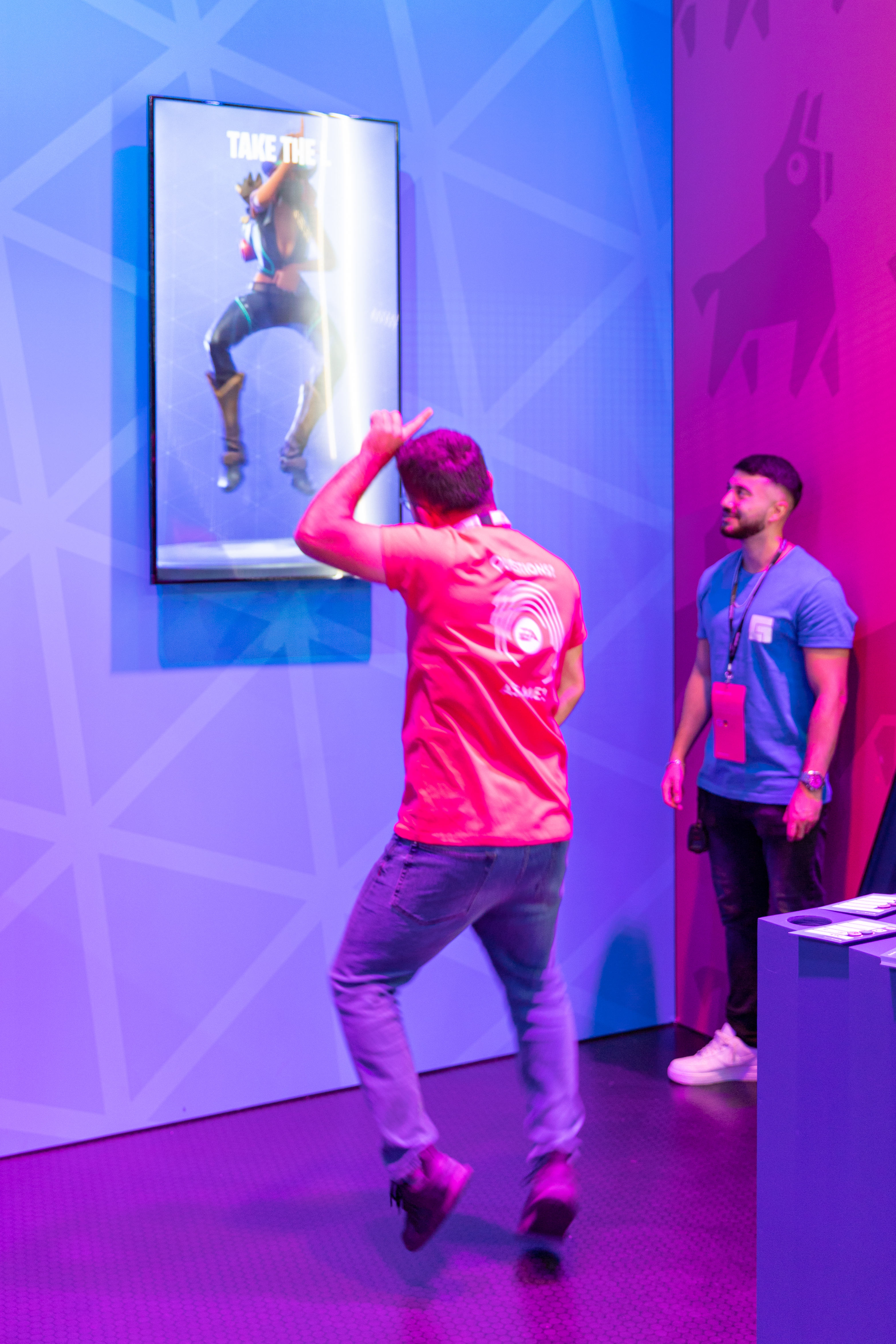 Файл:Fortnite Dance Gamescom 2019 (48605660201).jpg — Википедия