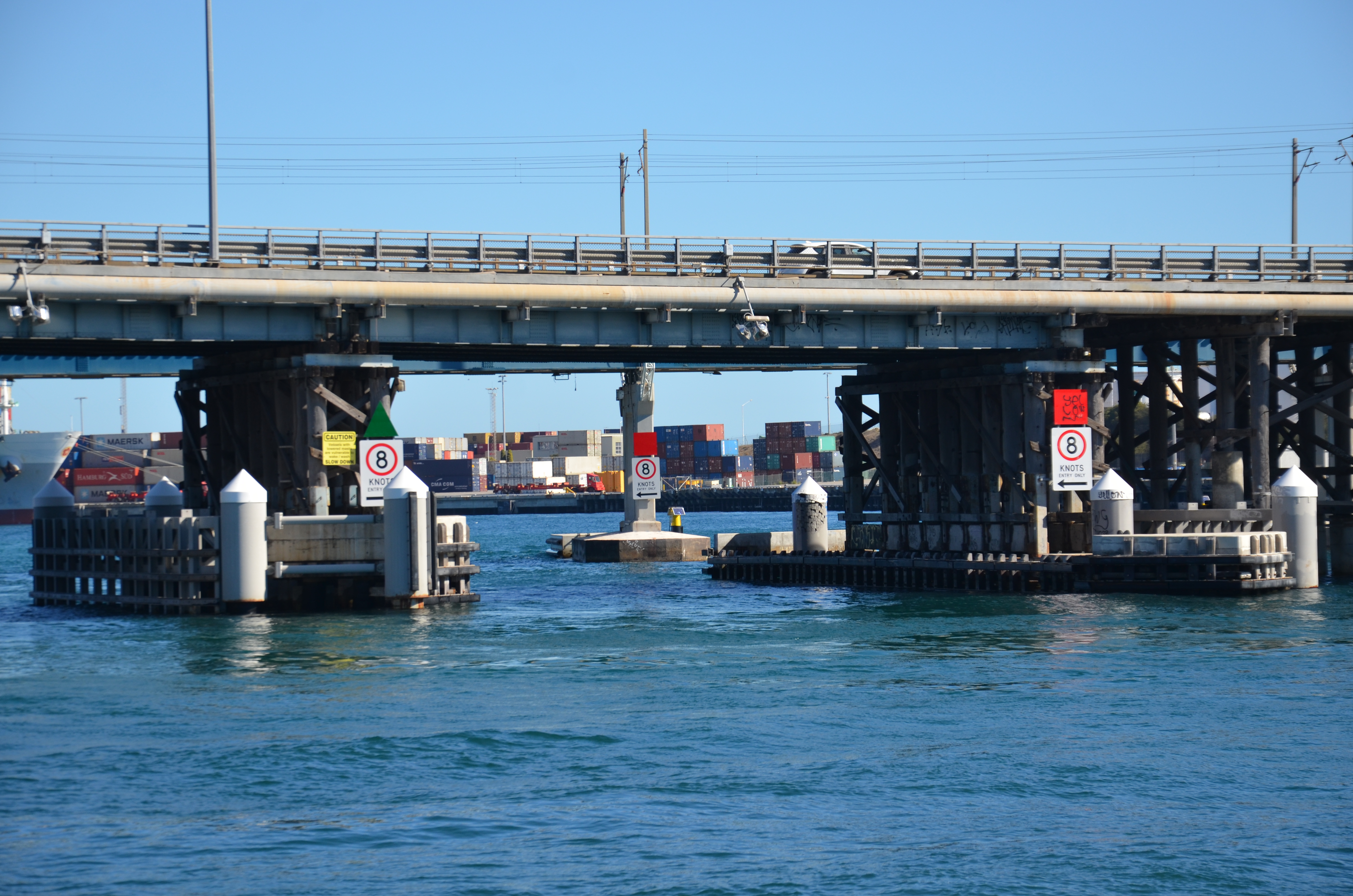 Traffic bridge