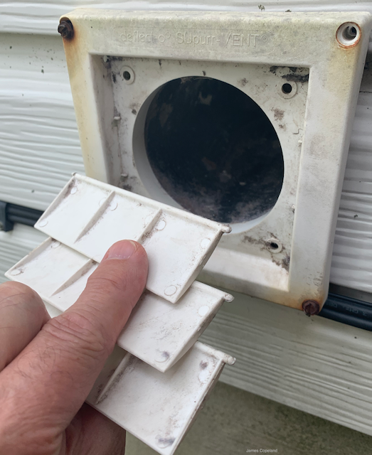 https://upload.wikimedia.org/wikipedia/commons/9/95/Home_clothes_dryer_outside_vent_showing_3_flaps_back_side.png
