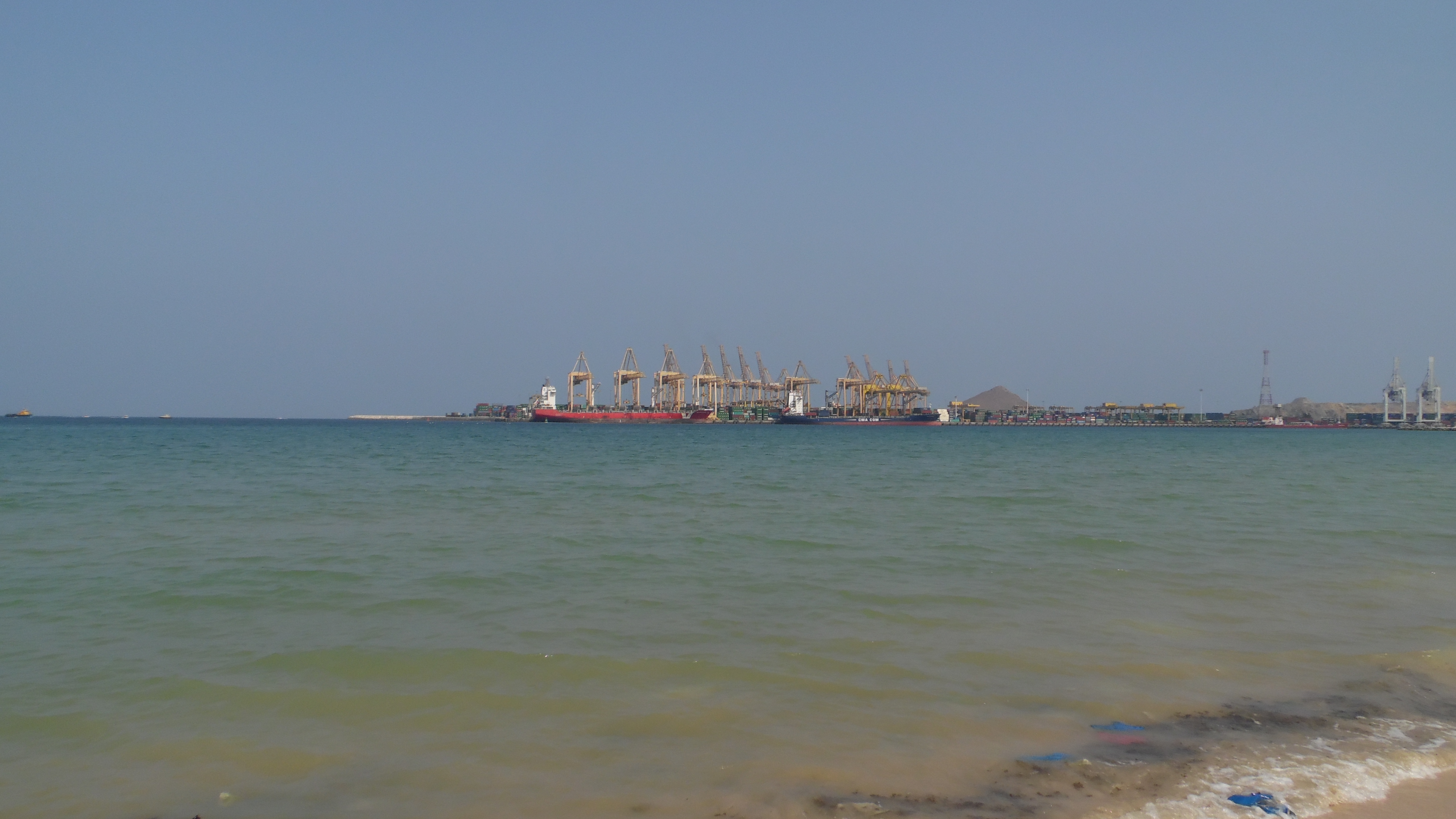 Хор Факкан пляж. Ras al Khor. United arab Emirates Beach.