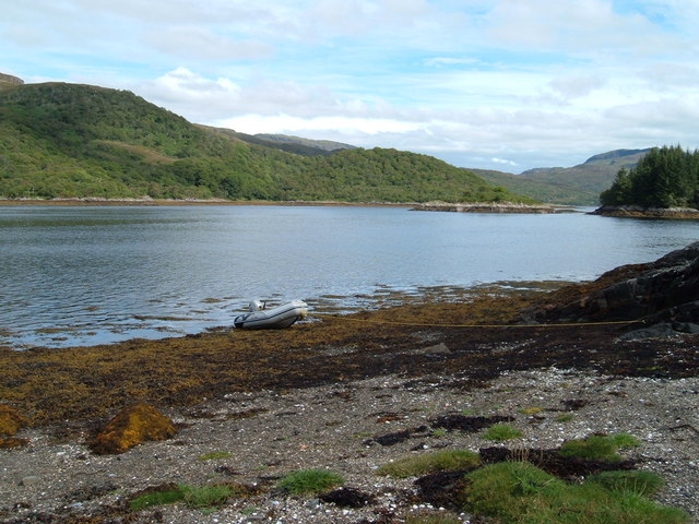 File:Loch Teacuis - geograph.org.uk - 1093511.jpg