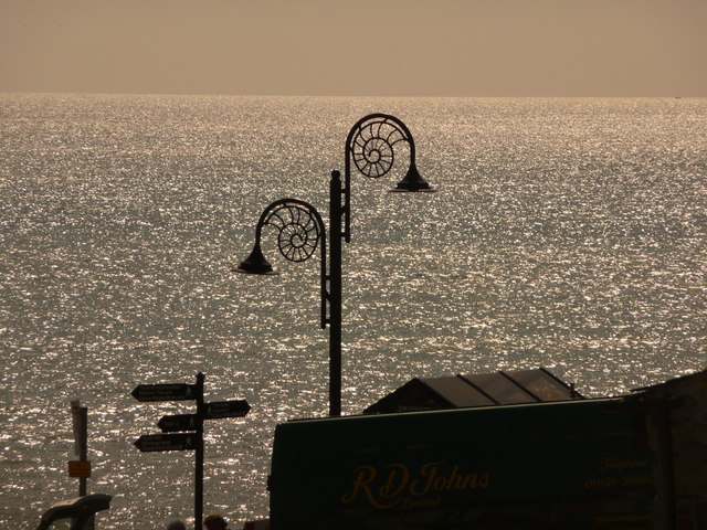 File:Lyme Regis, silhouetted street furniture - geograph.org.uk - 1485363.jpg