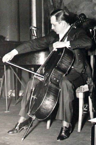 Maurice Maréchal playing the cello.jpg