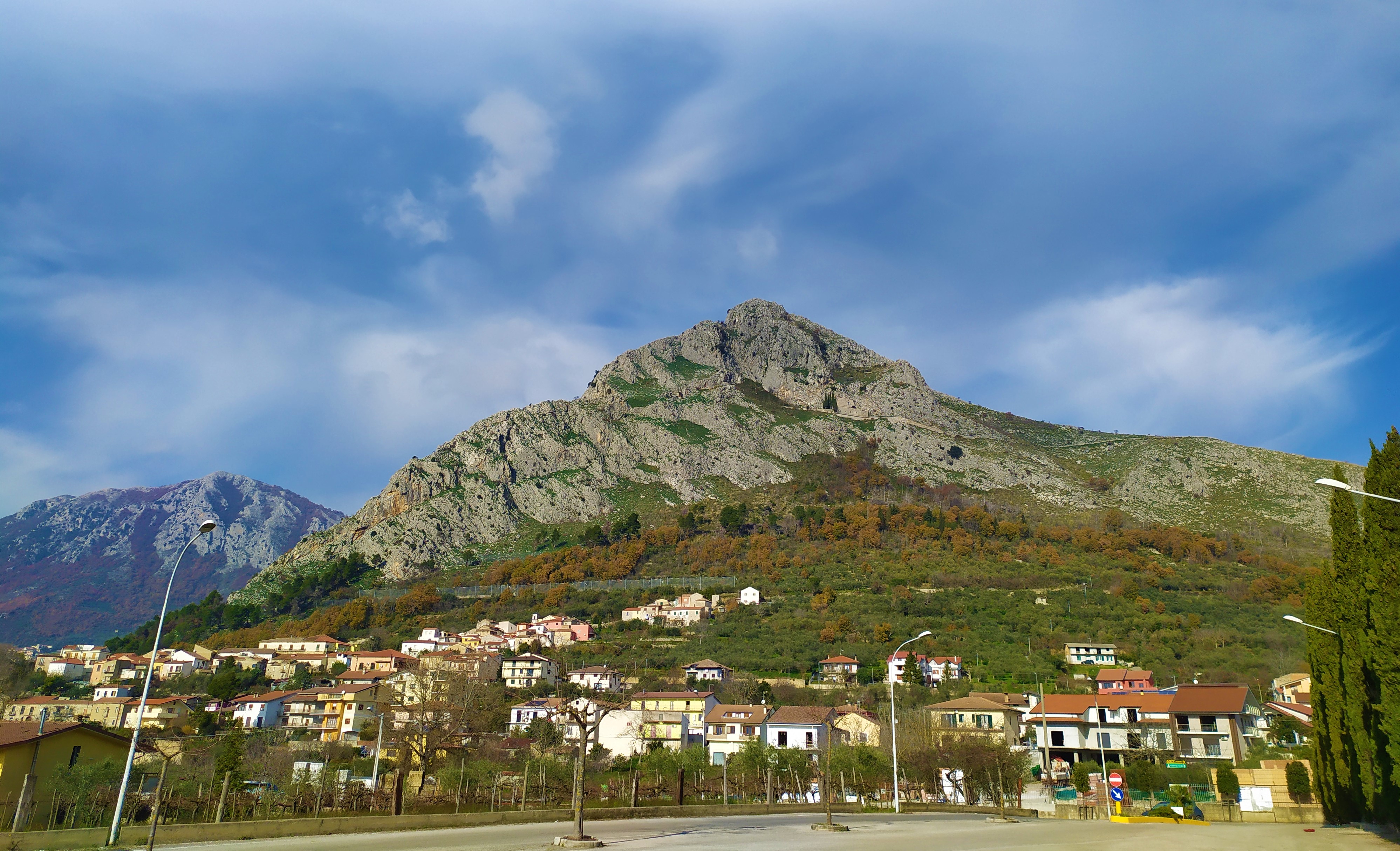 File Monte Caruso dal cimitero di Foglianise 2020 .jpg