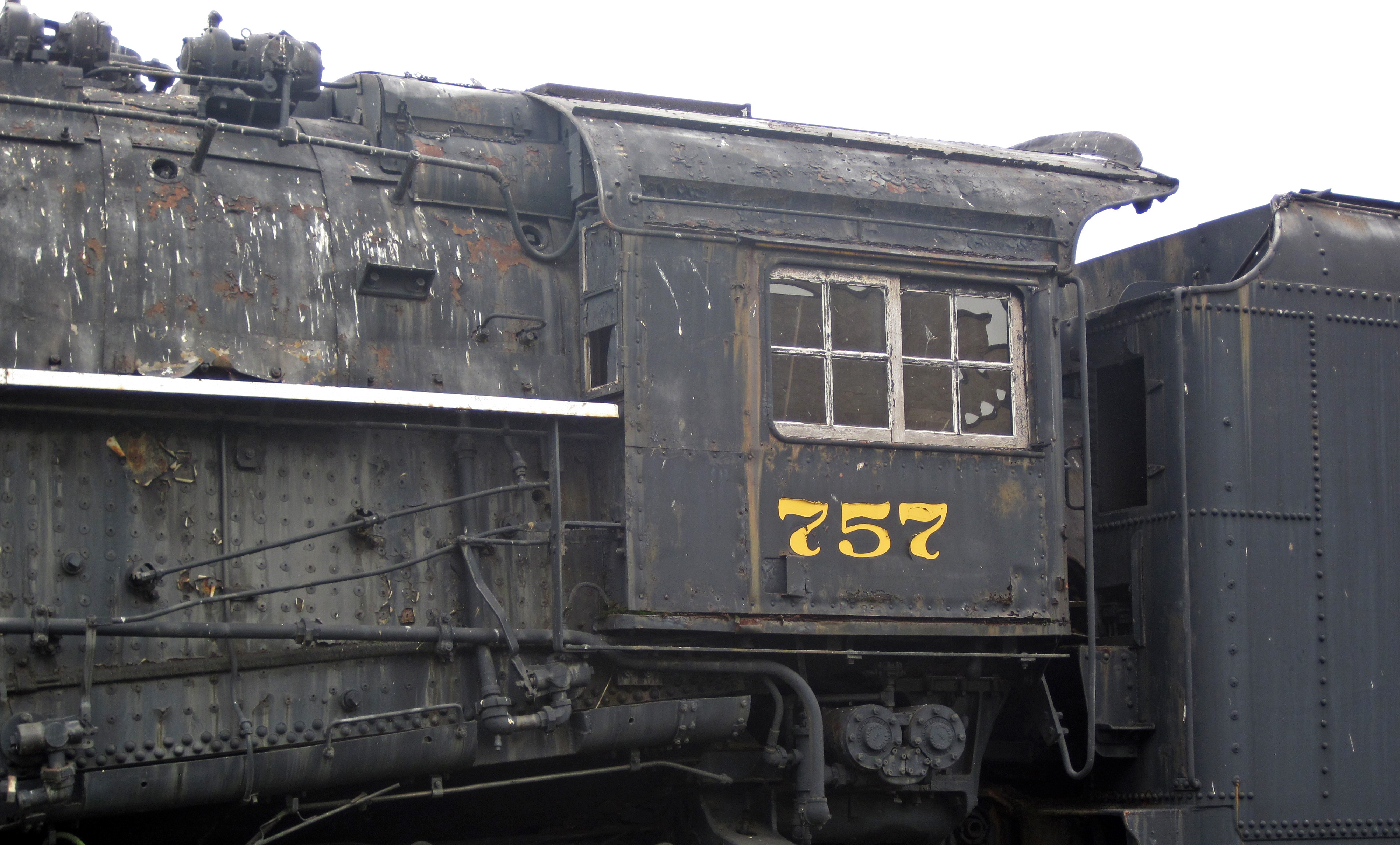 File:New York, Chicago & St. Louis Railroad (Nickel Plate Road) - 757 steam  locomotive (S-2 2-8-4) & tender 3 (27025449632).jpg - Wikimedia Commons