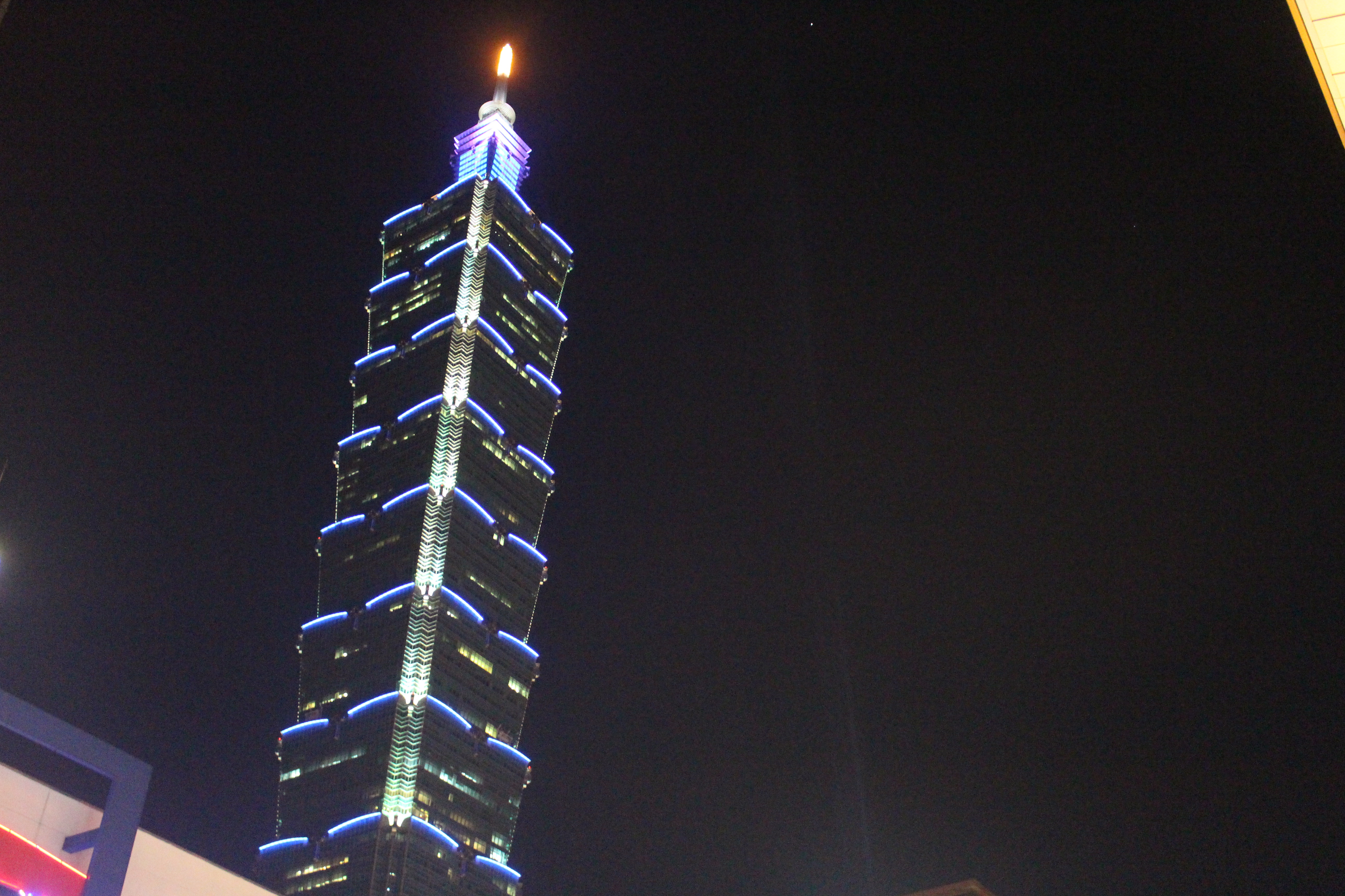 taipei 101 at night