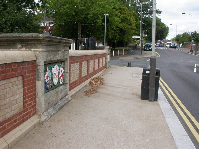 File:North Dulwich, coats of arms - geograph.org.uk - 1454570.jpg