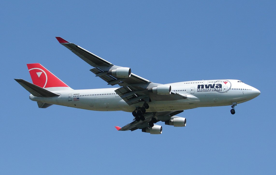 Northwest Airlines Flagship - 747 (957349077).jpg