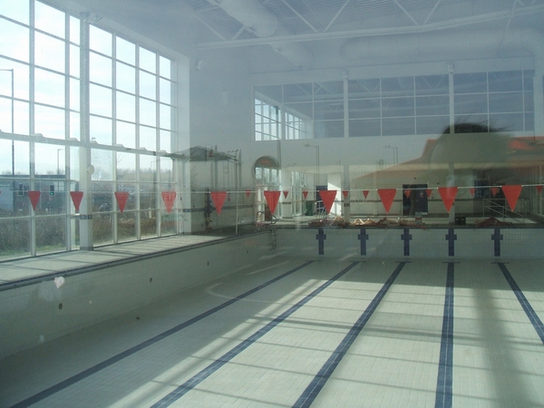 https://upload.wikimedia.org/wikipedia/commons/9/95/Pool_with_no_water_-_geograph.org.uk_-_333370.jpg