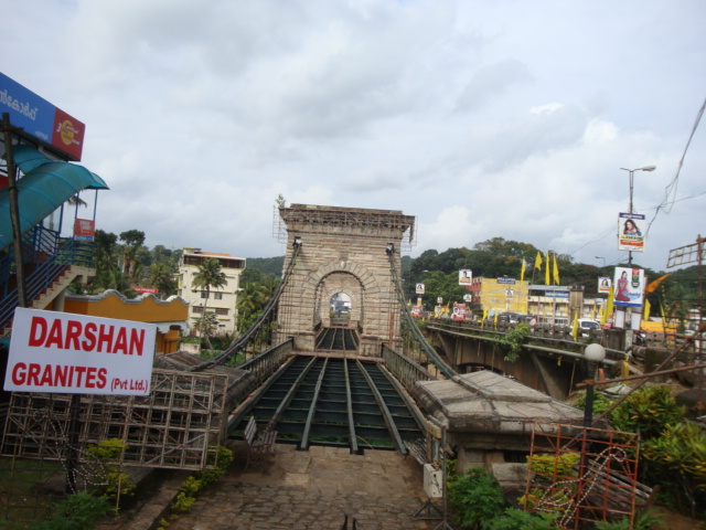 File:Punalur Suspension Bridge during Punalur Fest.JPG