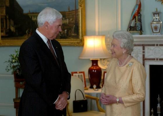 File:Queen Elizabeth II and Michael Jeffery, 2007.jpg