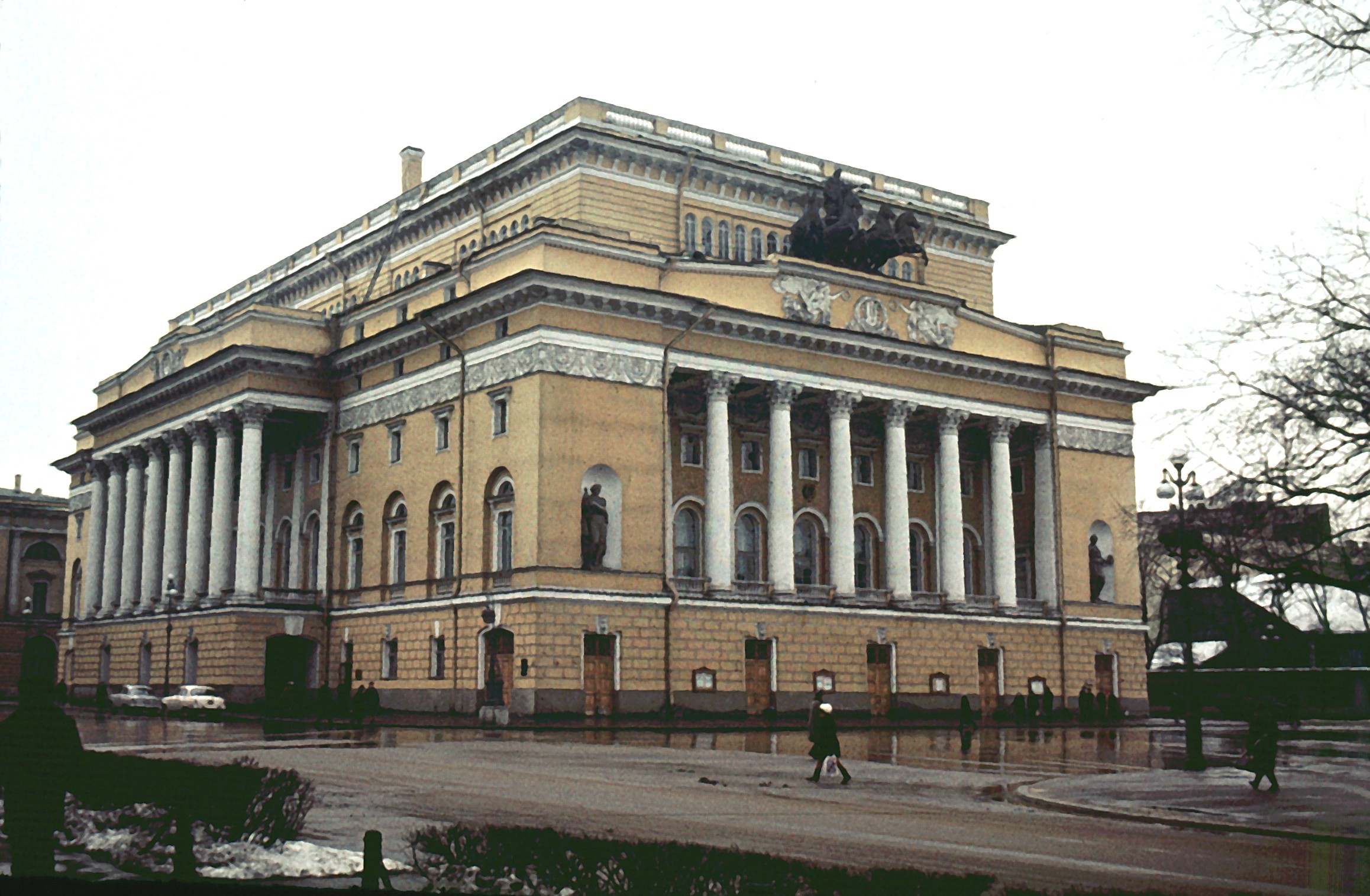 здание александринского театра в санкт петербурге